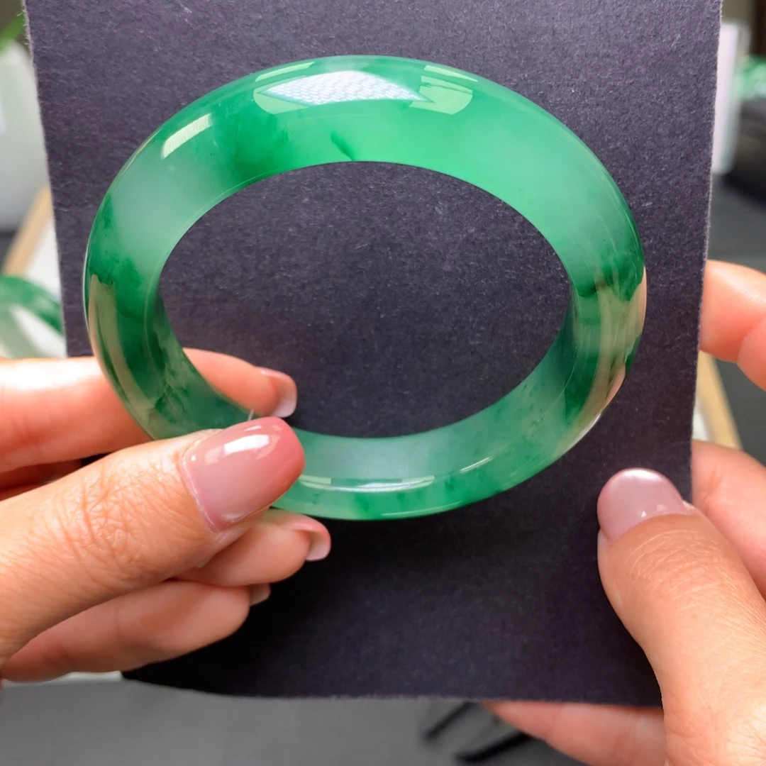 石英质玉（非洲翠）未镶嵌手镯