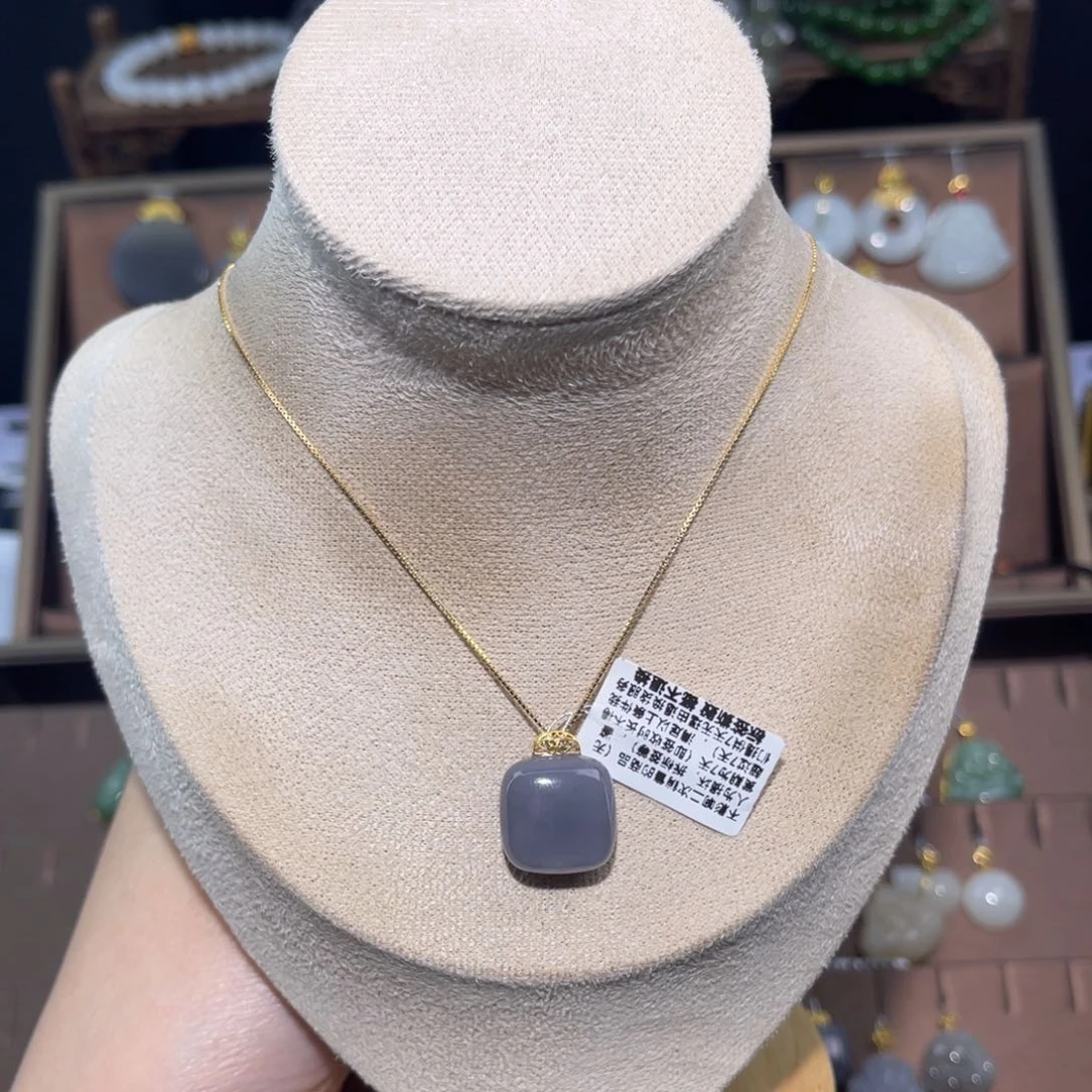 和田玉18K金镶嵌吊坠(赠链)