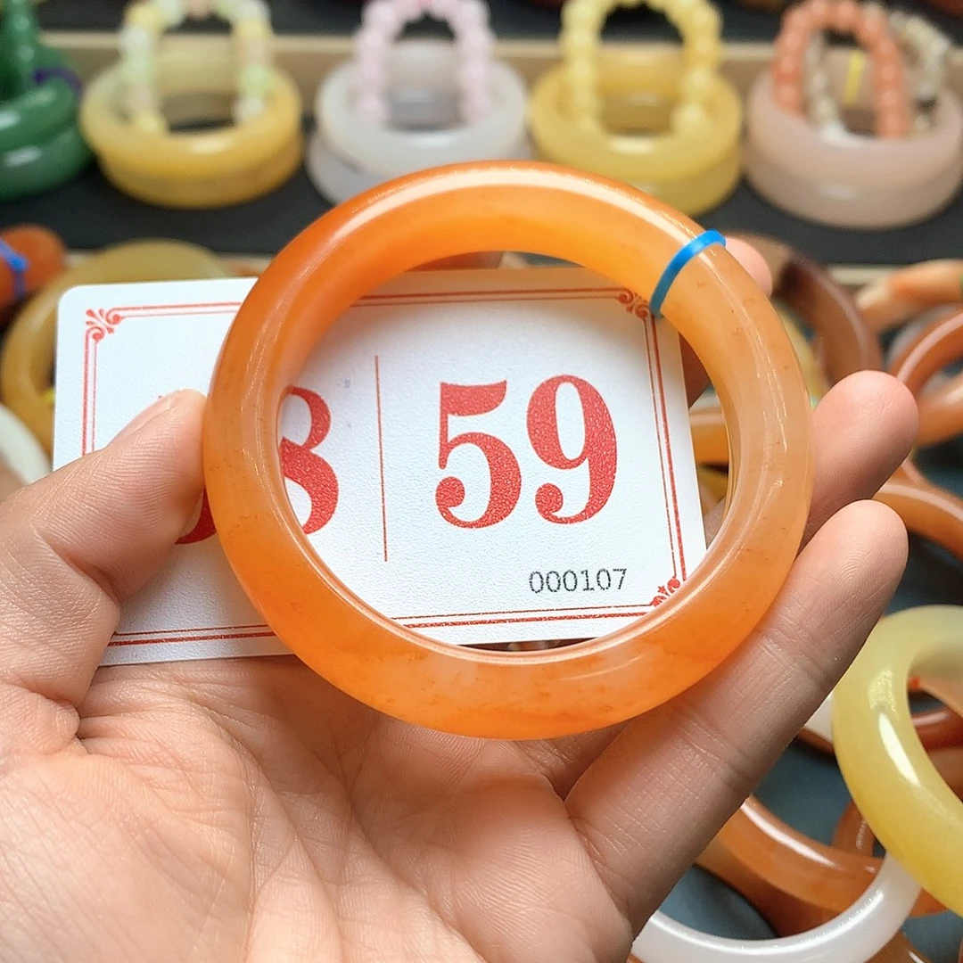 未镶嵌石英质玉（黄龙玉）手镯