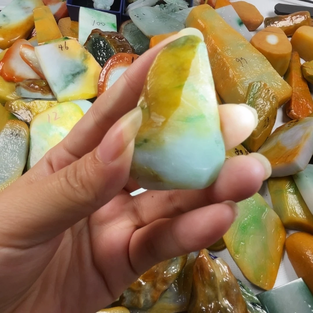 【闪购商品】翡翠未镶嵌颈饰翡翠