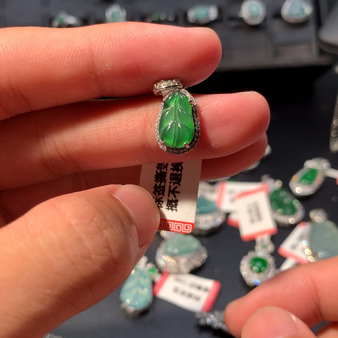 翡翠未镶嵌吊坠(不含链)