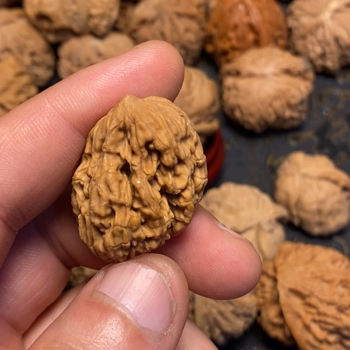 文玩核桃吊坠巍**敌文玩核桃异形单只