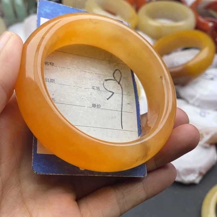 石英质玉未镶嵌手镯