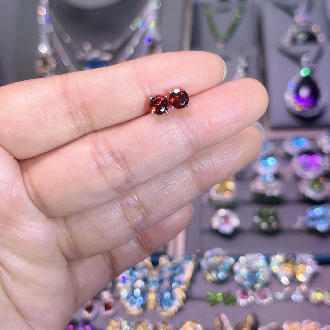 【闪购商品】石榴石耳饰银S925镶嵌