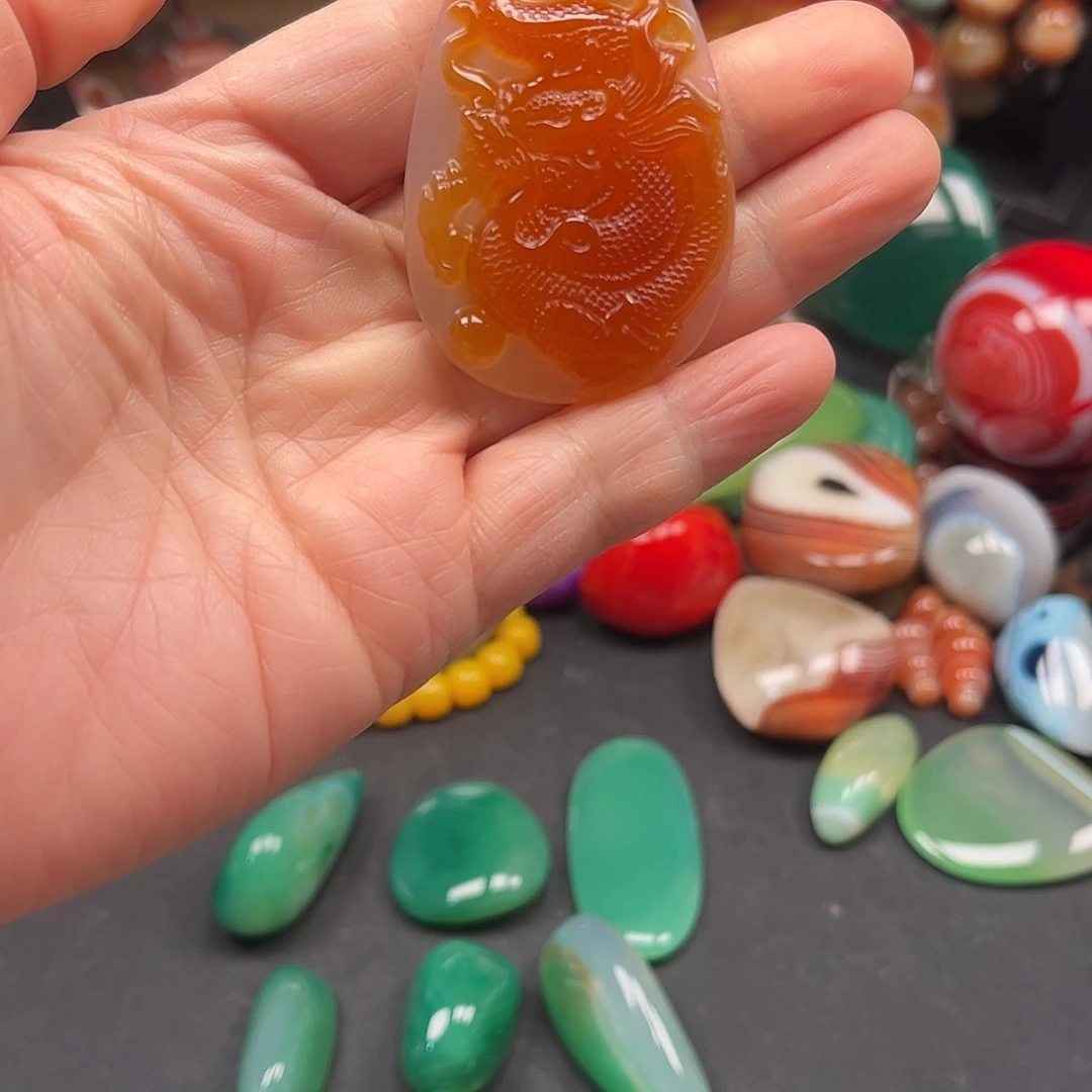 华***姐玛瑙/玉髓未镶嵌珠宝奇石