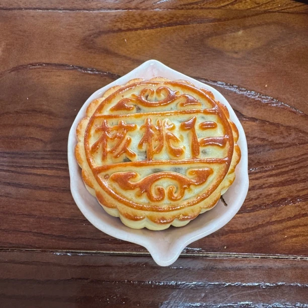 传统京式核桃仁月饼皮薄馅足可做早餐零食