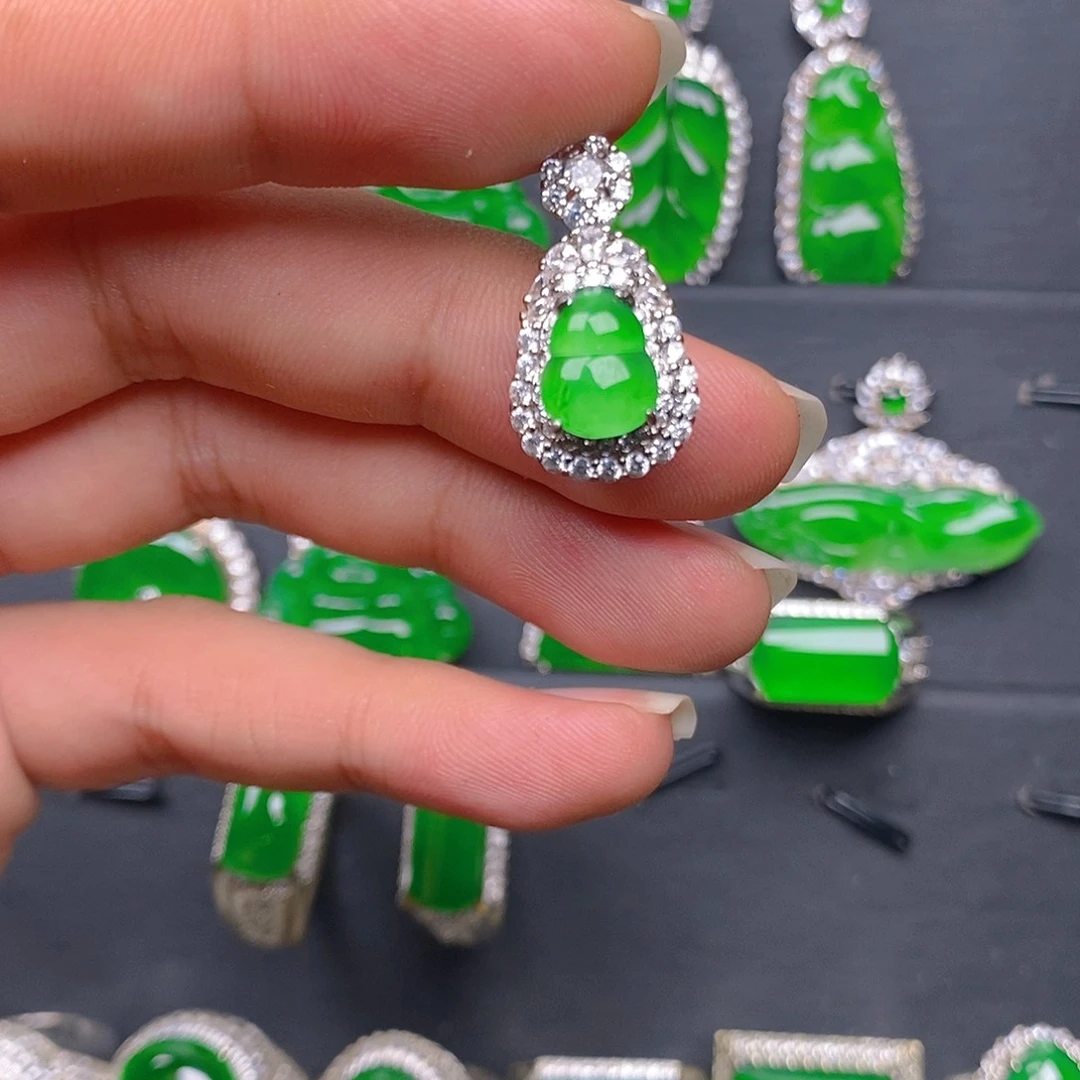 吊坠(赠链)未镶嵌翡翠吊坠