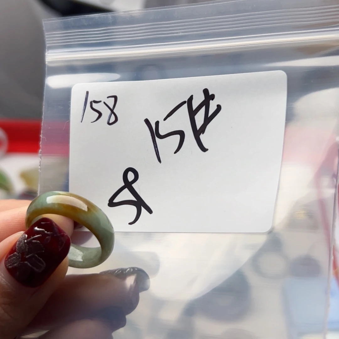 翡翠戒指未镶嵌?*蛋新年快乐