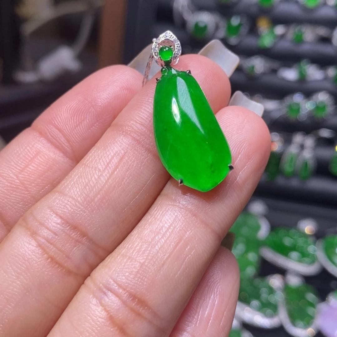 翡翠颈饰18K金镶嵌福瓜吊坠