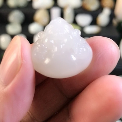 知***寒和田玉未镶嵌颈饰