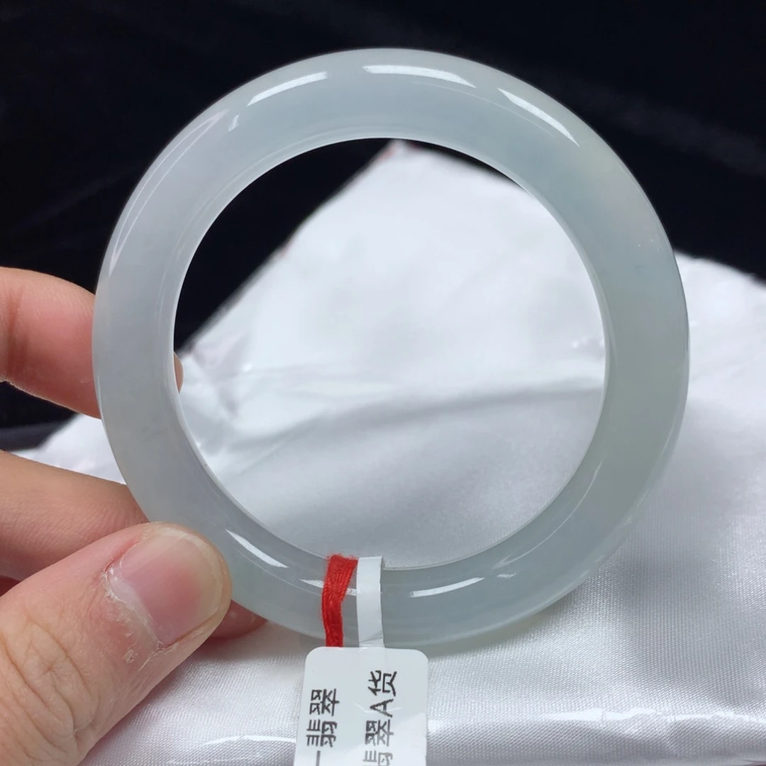 翡翠手镯（圆镯）未镶嵌54.3