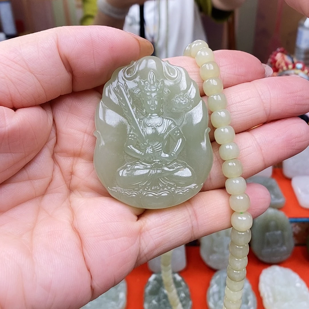 颈饰未镶嵌和田玉在*上