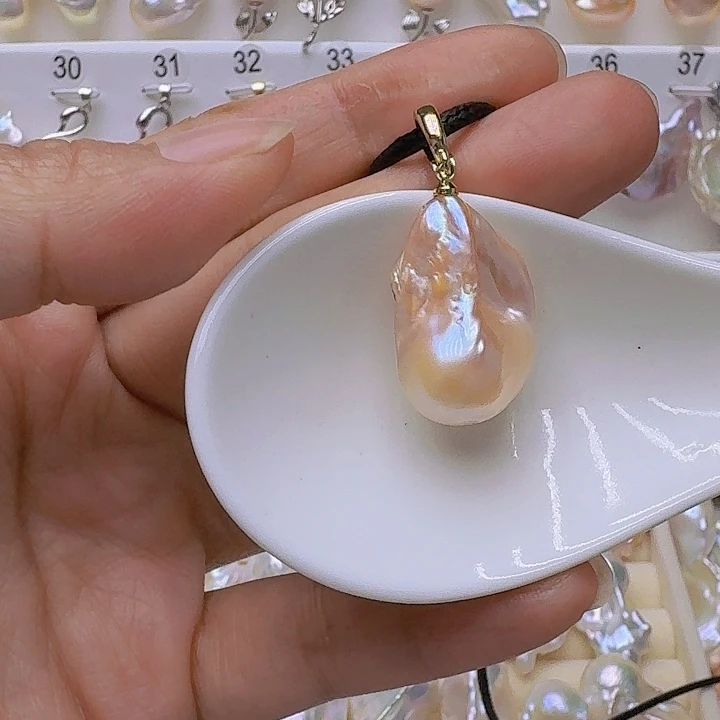 颈饰未镶嵌淡水珍珠