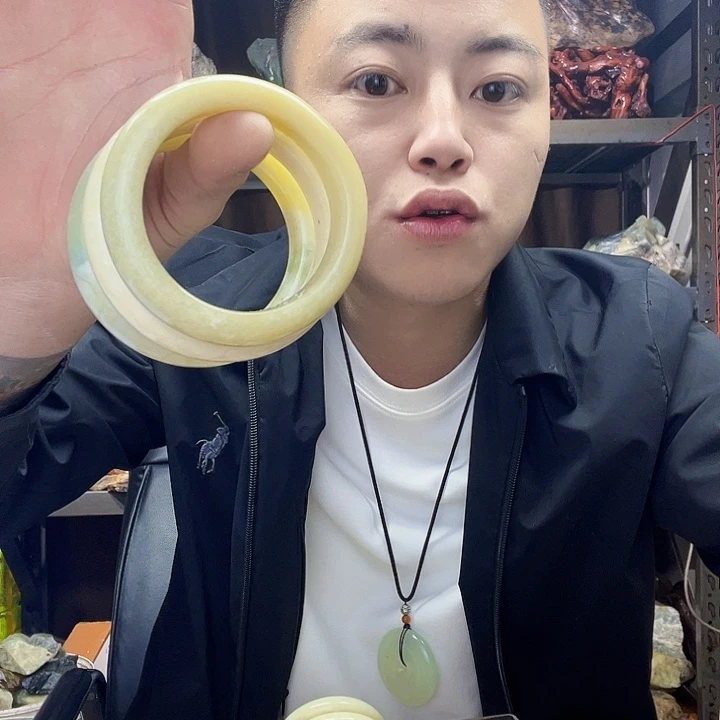 蛇纹石玉未镶嵌珠宝奇石1