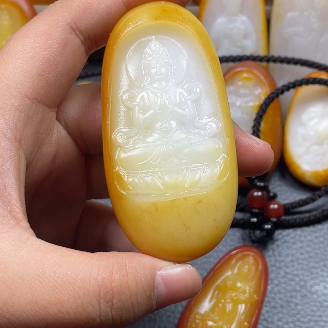 红***卡颈饰未镶嵌和田玉