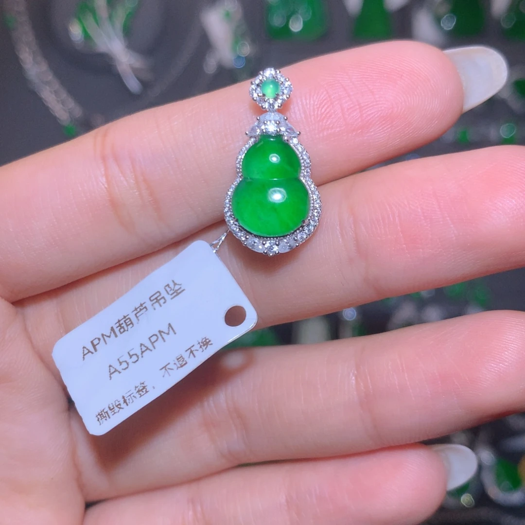 颈饰18K金镶嵌翡翠葫芦