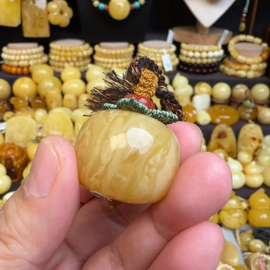 淡***然琥珀未镶嵌套链蜜蜡墩子吊坠