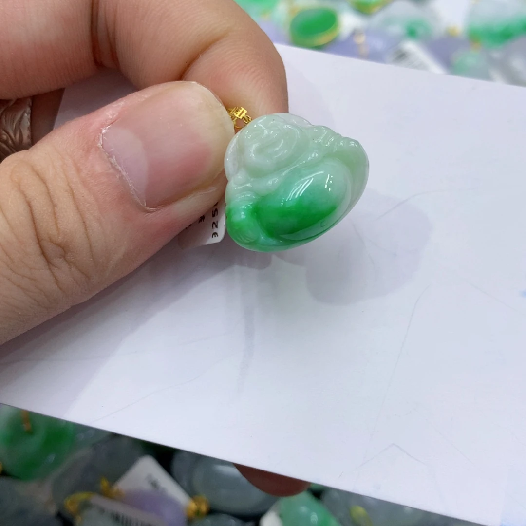 金***使翡翠18K金镶嵌颈饰翡翠