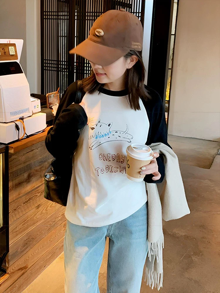 美美推荐88113圆领小狗加字母印花磨毛打底衫撞色T恤