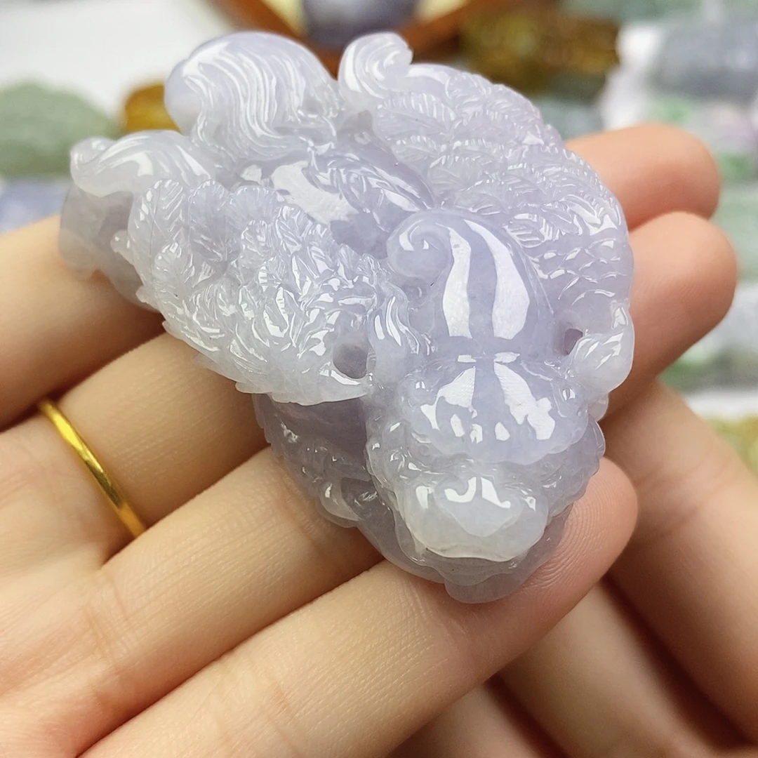 翡翠未镶嵌颈饰貔貅