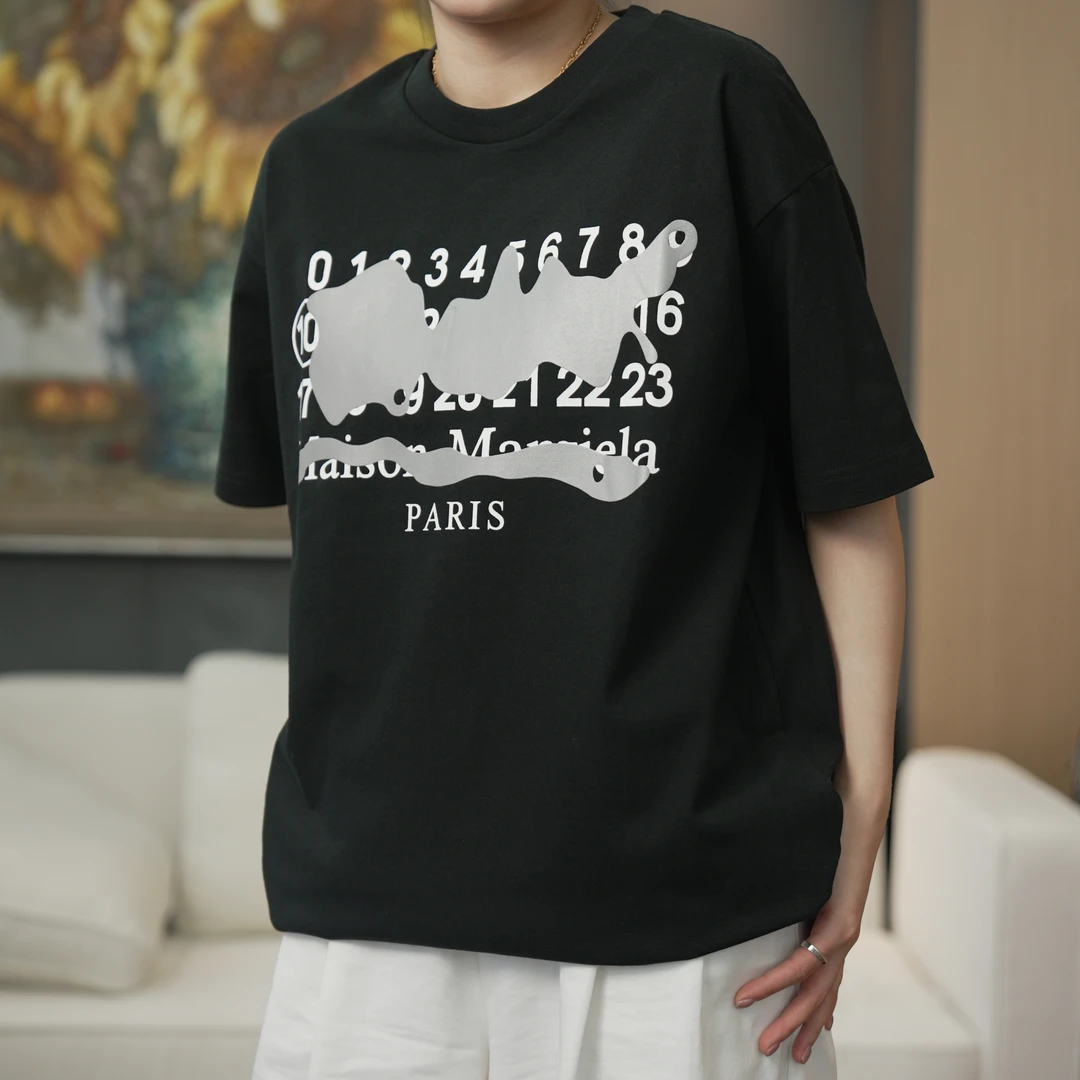 FMKS胸前字母数字水泥印花标识圆领短袖