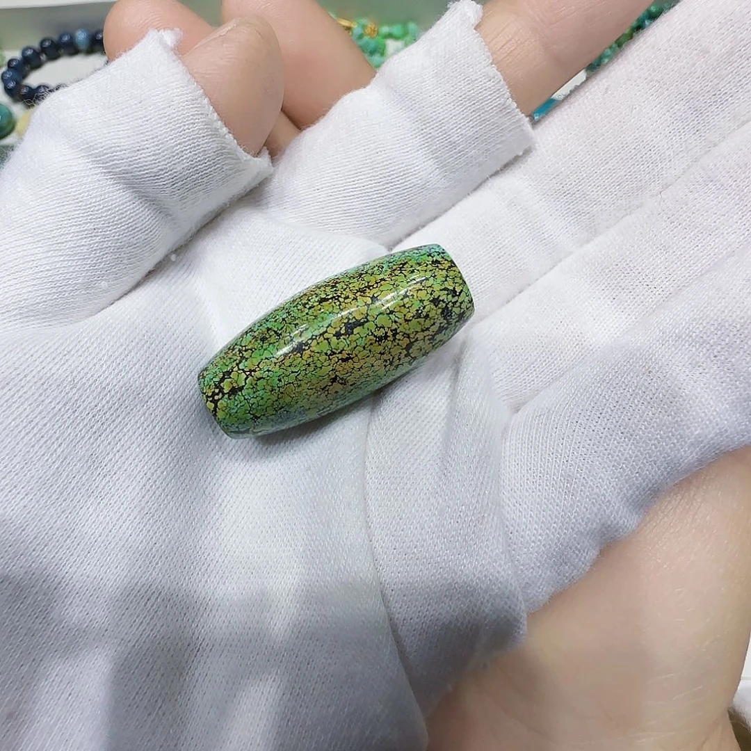 绿松石未镶嵌颈饰