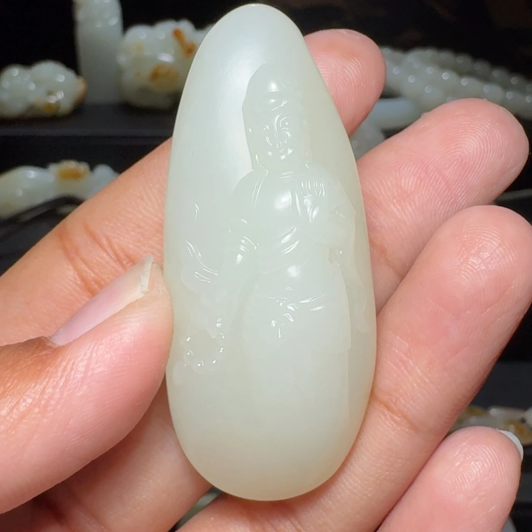 三***A和田玉未镶嵌颈饰