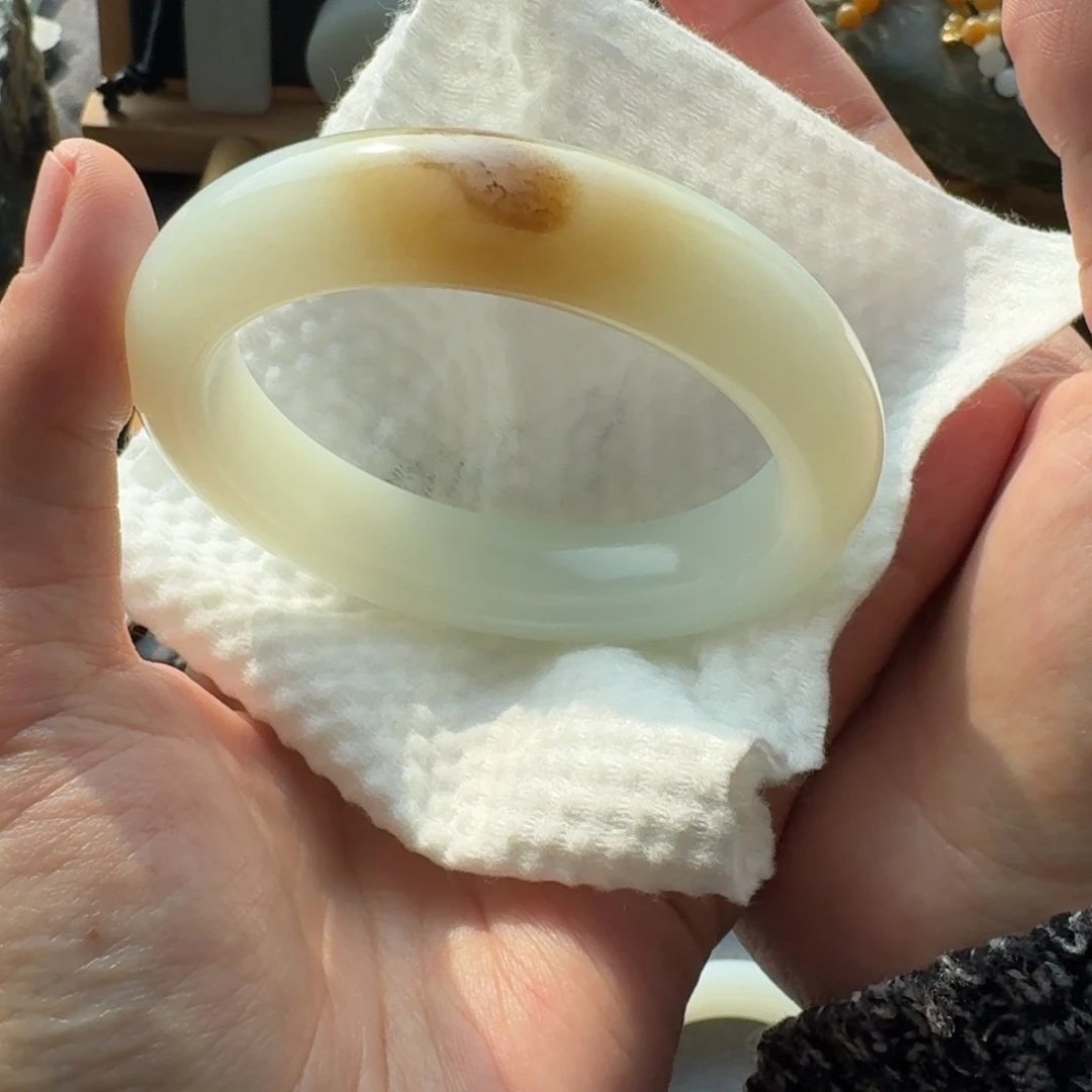 ****熙和田玉未镶嵌手镯