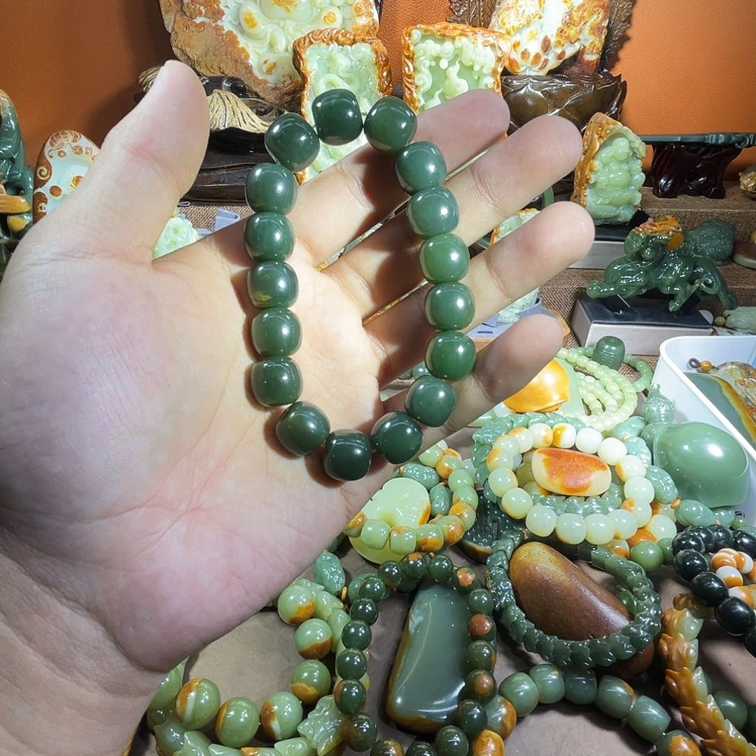 透闪石质玉未镶嵌珠宝奇石