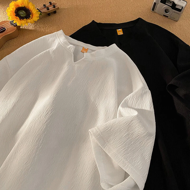 隐匿者2025夏季新款V领条纹短袖T恤男港风潮流百搭大码纹理半袖男