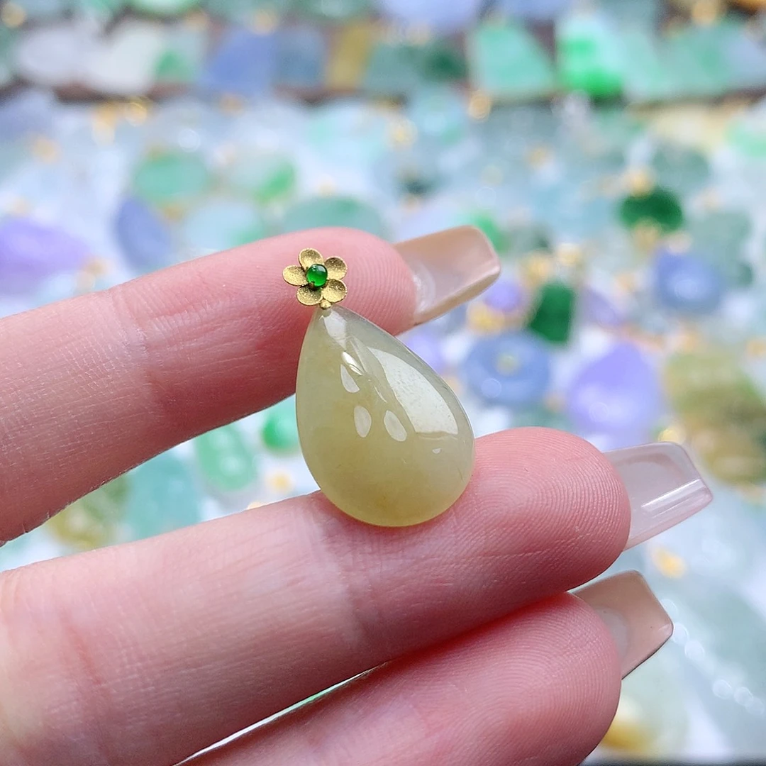 翡翠颈饰未镶嵌翡翠