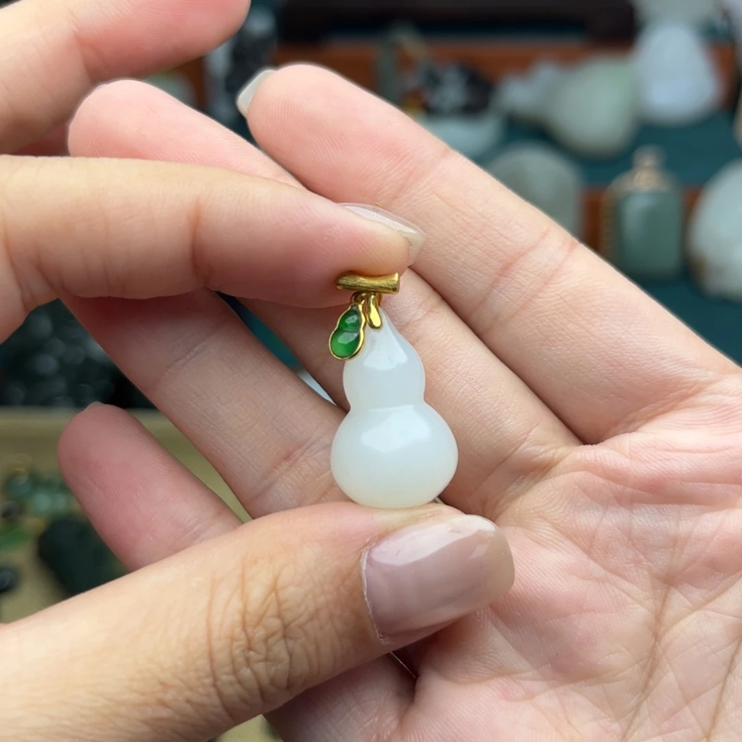 和田玉18K金镶嵌颈饰