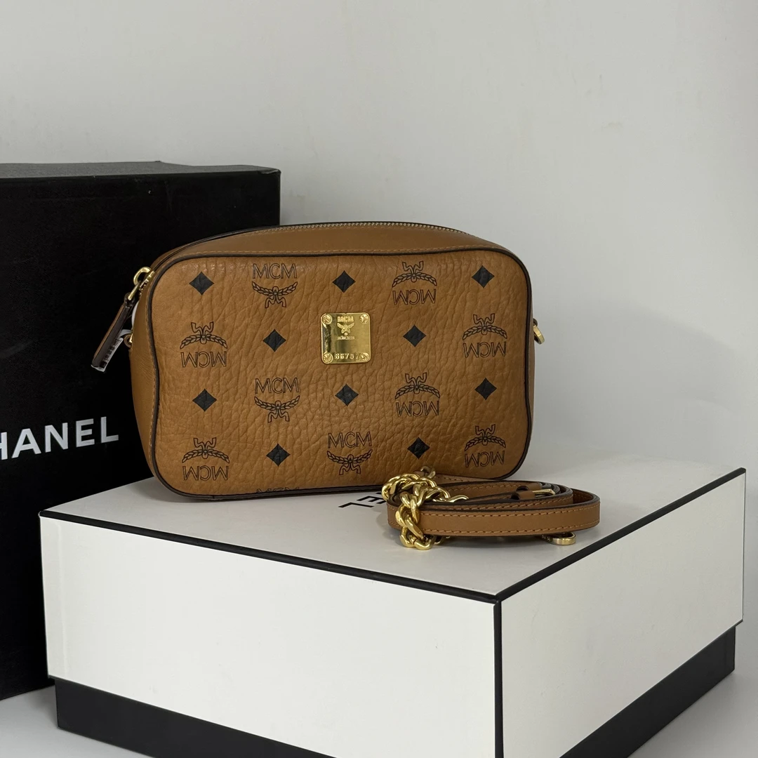 99新 MCM 干邑色经典满印相机包