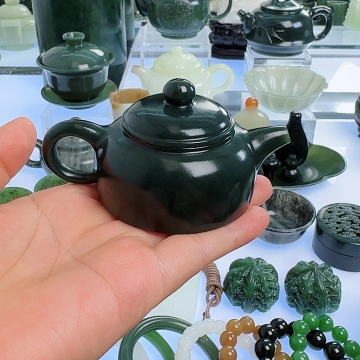 玉***风和田玉（青玉）未镶嵌挂件