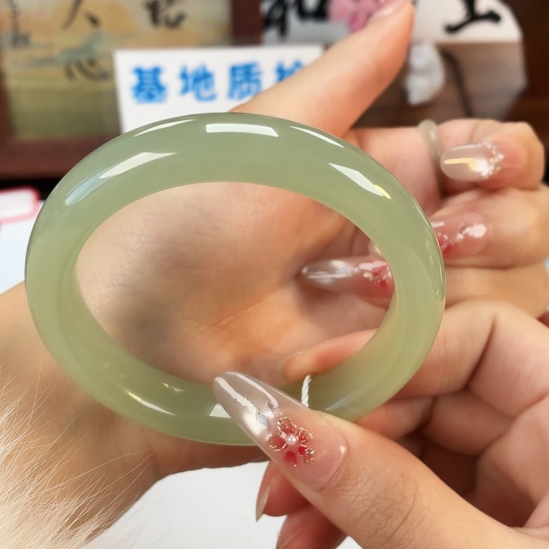 和田玉未镶嵌手镯