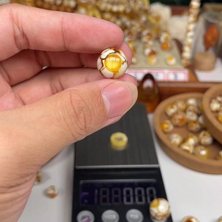 琥珀裸石未镶嵌P****214号