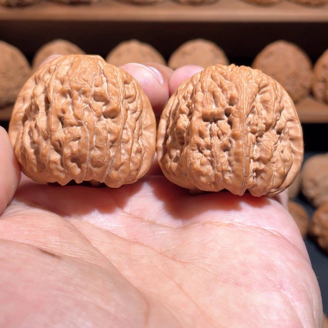 文玩核桃把件平谷凹底