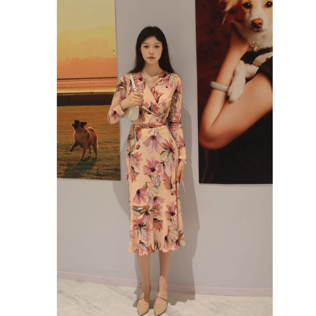 秋季新款浅粉底色粉印花优雅法式浪漫海边度假风连衣裙高级感