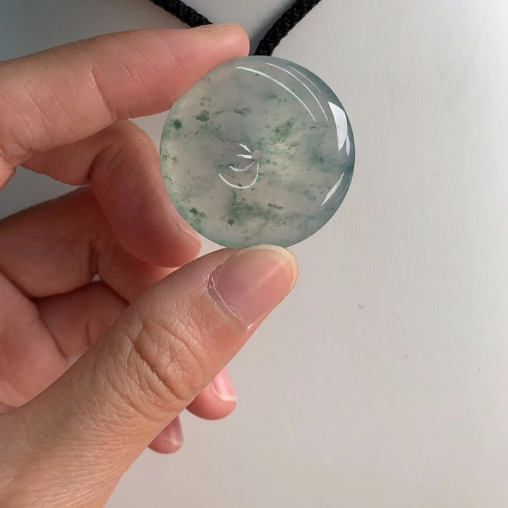 翡翠挂件未镶嵌….