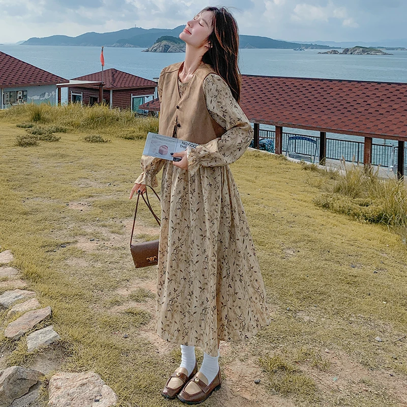 法式气质碎花连衣裙女2025早春新款复古高级感马甲过膝长裙两件套