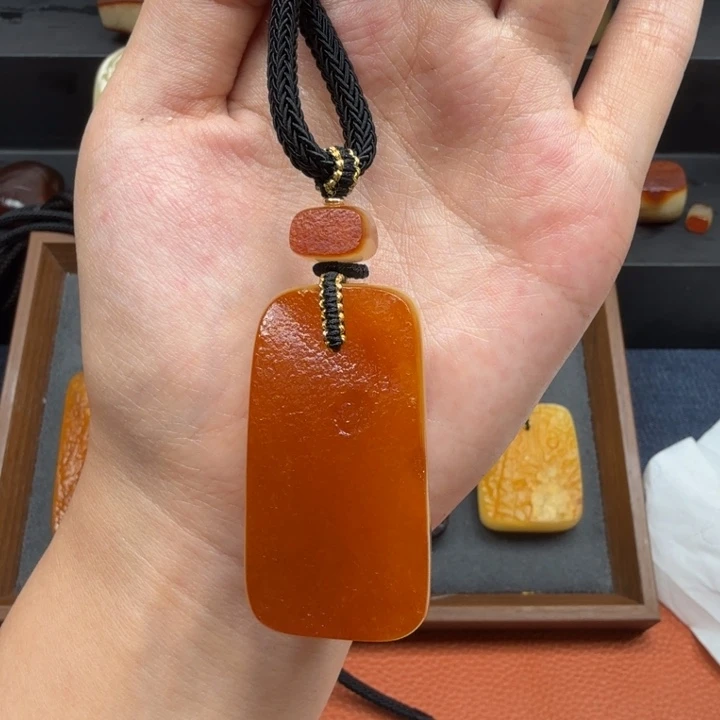 蜜蜡未镶嵌吊坠(赠链)