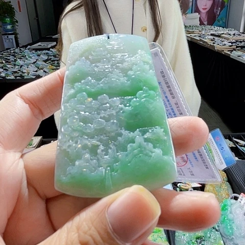 翡翠未镶嵌颈饰翡翠