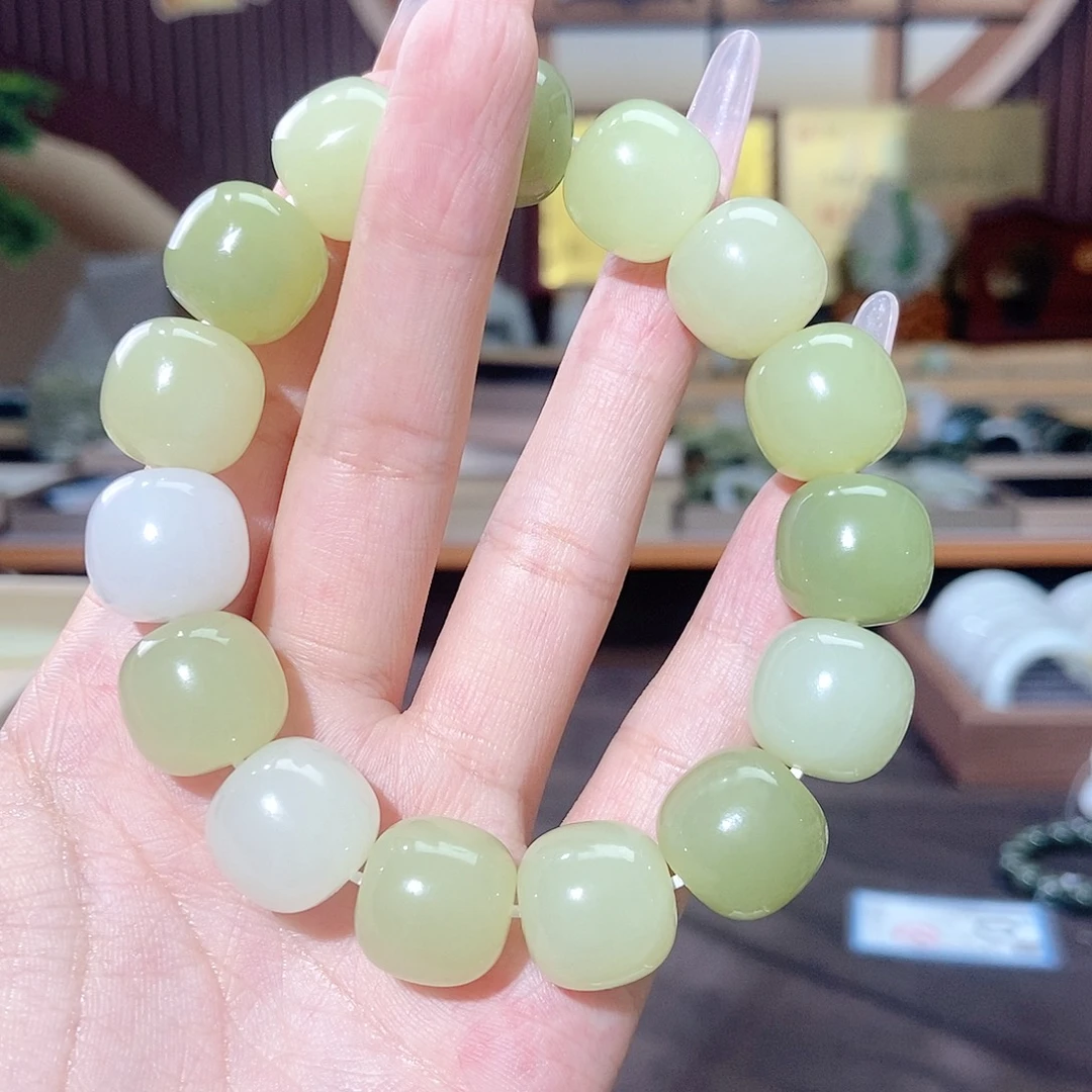 温***暖和田玉未镶嵌手链