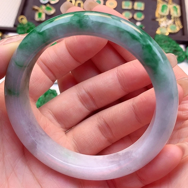 翡翠手镯未镶嵌翡翠