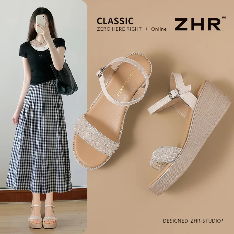ZHR/则则水钻坡跟凉鞋女款2025新款厚底一字带凉拖精致高跟沙滩鞋