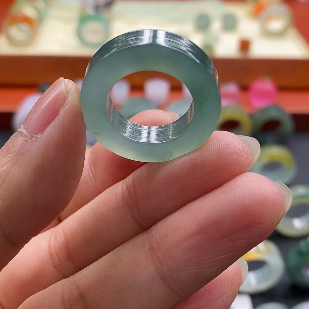 屁***猪定制翡翠未镶嵌翡翠