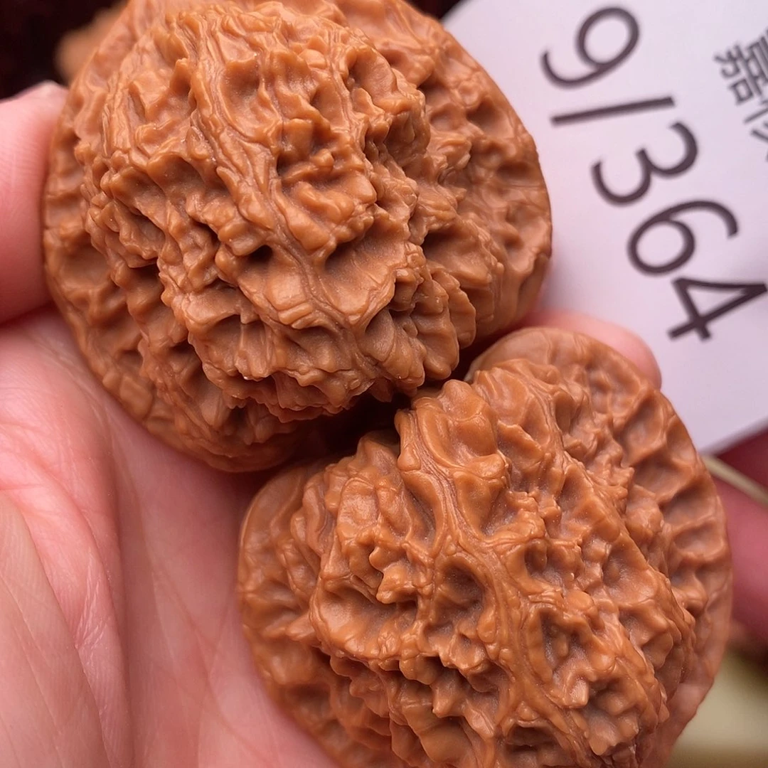 文玩核桃把件46三角疆