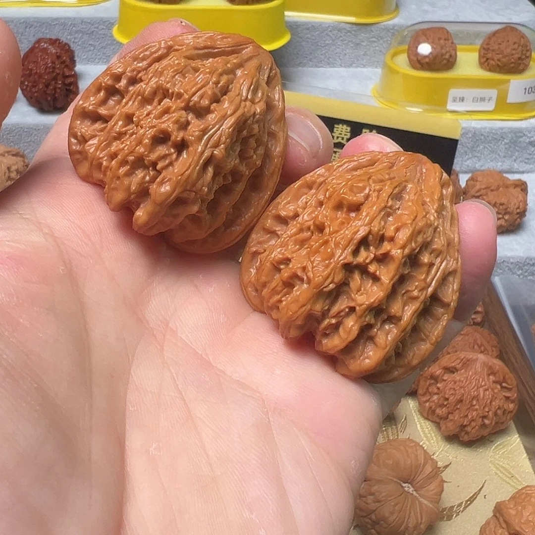 文玩核桃把件毕业级 41 三角密纹红宝石 全品