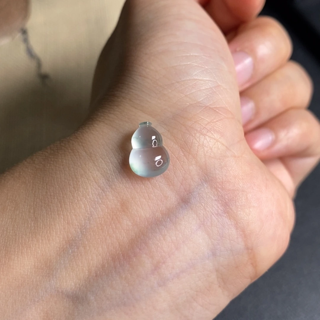 翡翠未镶嵌颈饰葫芦