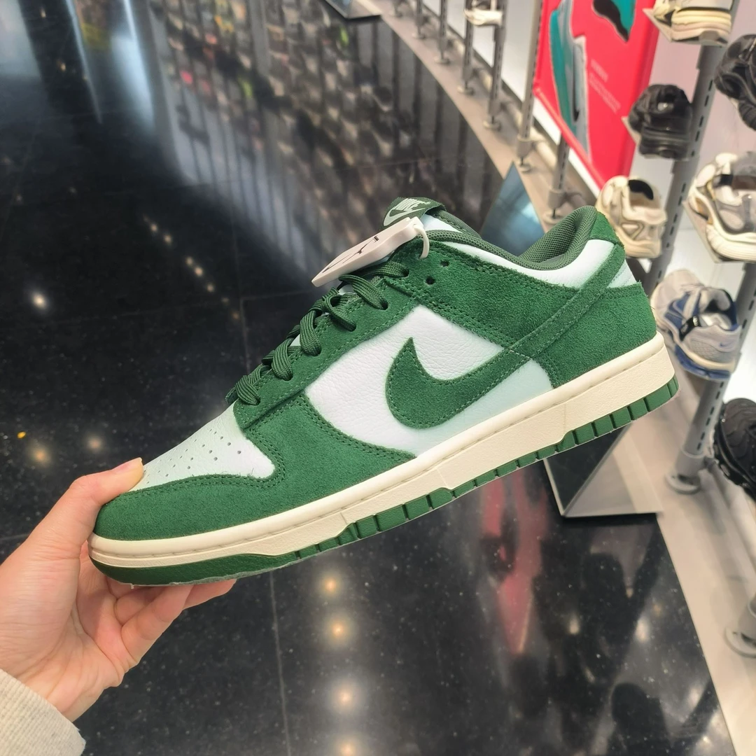 Nike耐克男子DUNK LOW SE白绿运动休闲鞋FQ8249-300